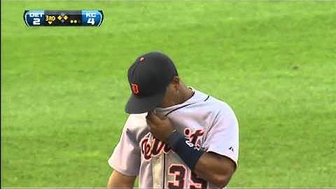 2011/07/09 Escobar reaches on an error