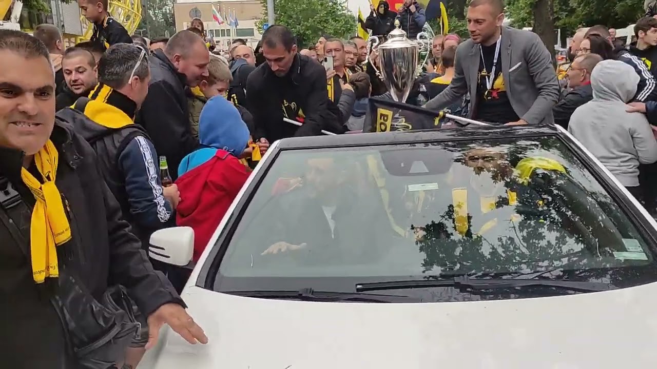 Шествието на Ботев потегли към Община Пловдив