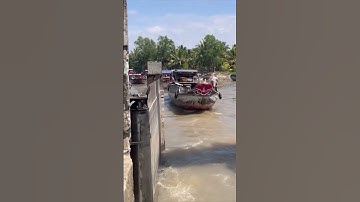 Ghe tàu liên tục nối đuôi nhau vượt Cống thật ấn tượng/SEN TRẮNG TV.