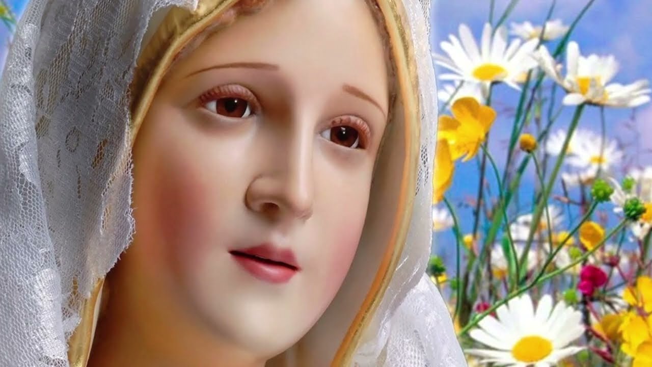 A nossa Senhora de Fátima, aparecida a treze de maio