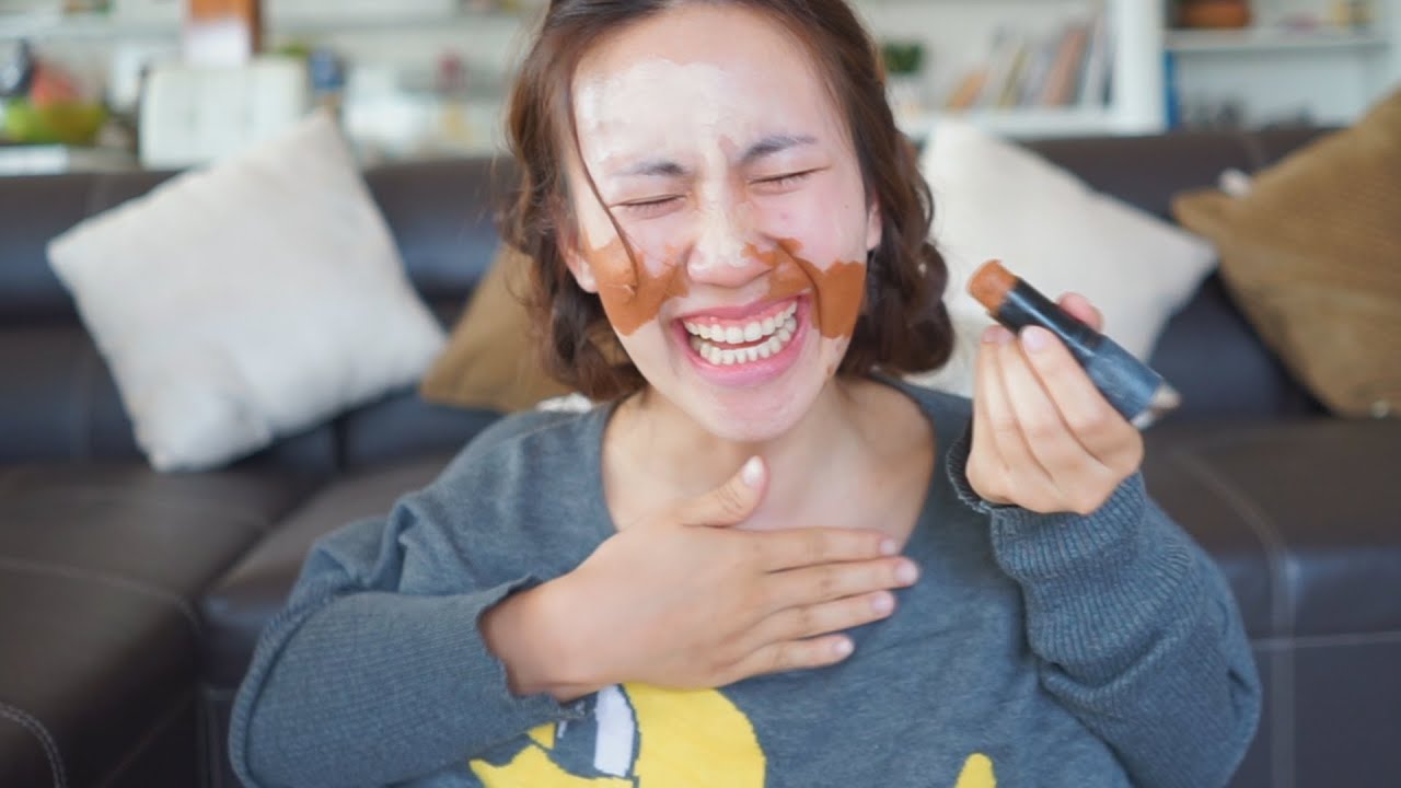 สอนแต่งหน้าไง แต่ใช้มือใครก็ไม่รู้ Not My Arms Makeup Challenge