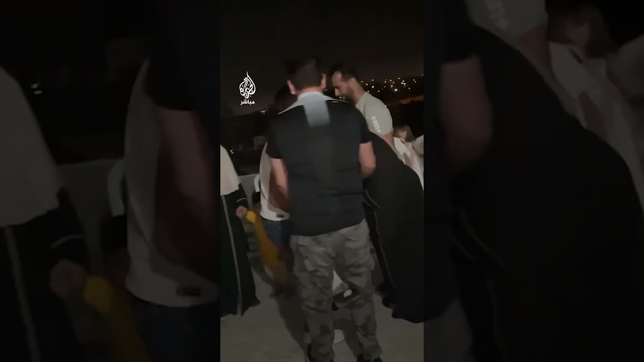 لحظة لقاء الأسير طاهر النجار بعائلته بعد عامين من الاعتقال الإداري في رام الله