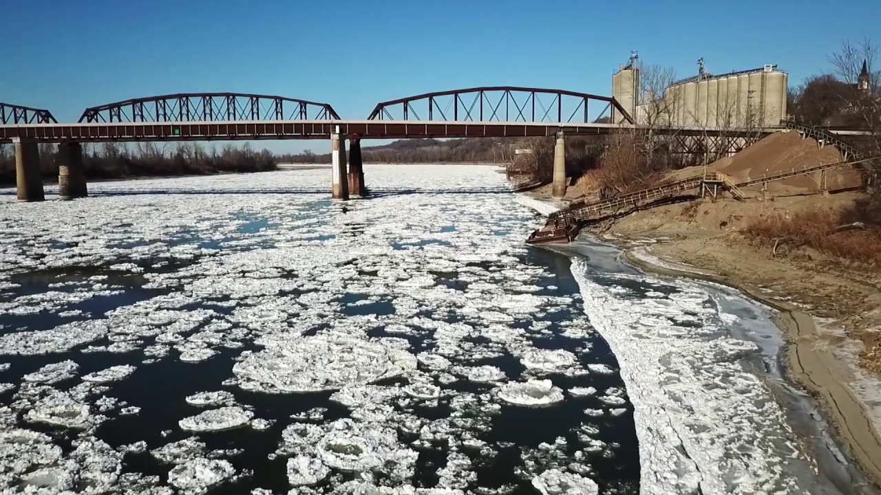 The Icy Missouri River passing through Glasgow, Missouri YouTube