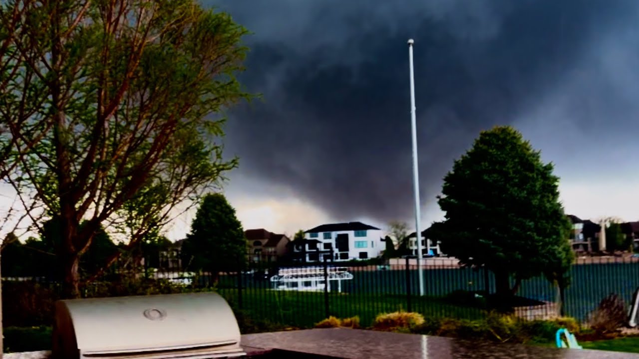 Videos von verheerenden US-Tornados: Windgeschwindigkeiten von bis zu 220 km/h | DER SPIEGEL