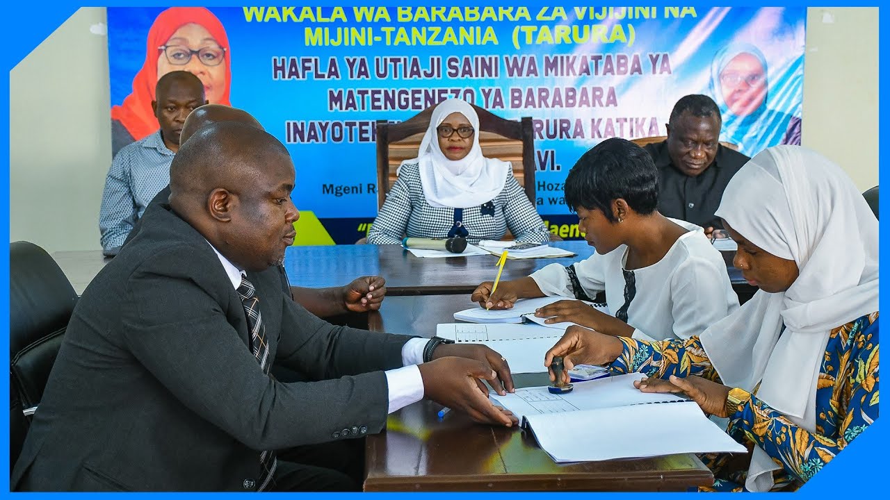 RC MRINDOKO ASHUHUDIA UTIAJI SAINI MIKATABA YA MATENGENEZO YA BARABARA YENYE THAMANI YA BILIONI 1.6