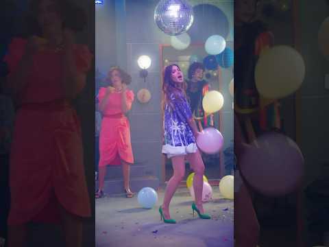 من نظرة  نانسي عجرم