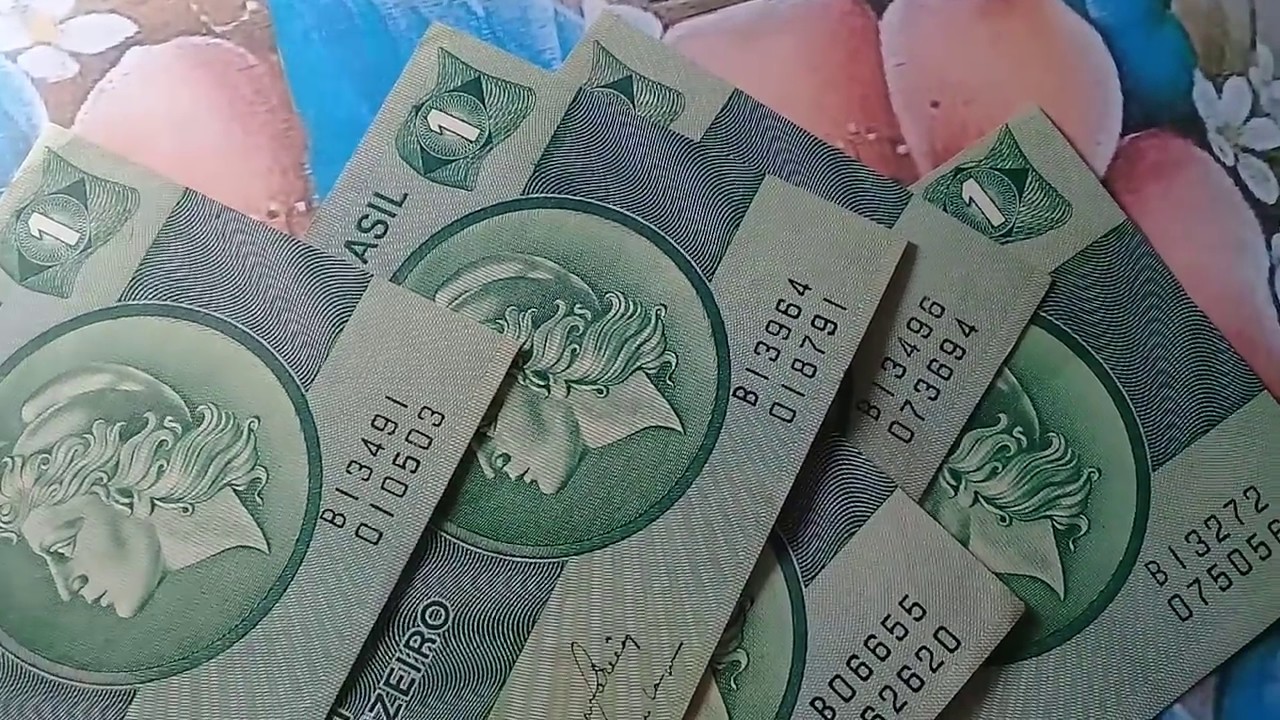 Cédulas de um cruzeiro,notas verde do Banco Central do Brasil