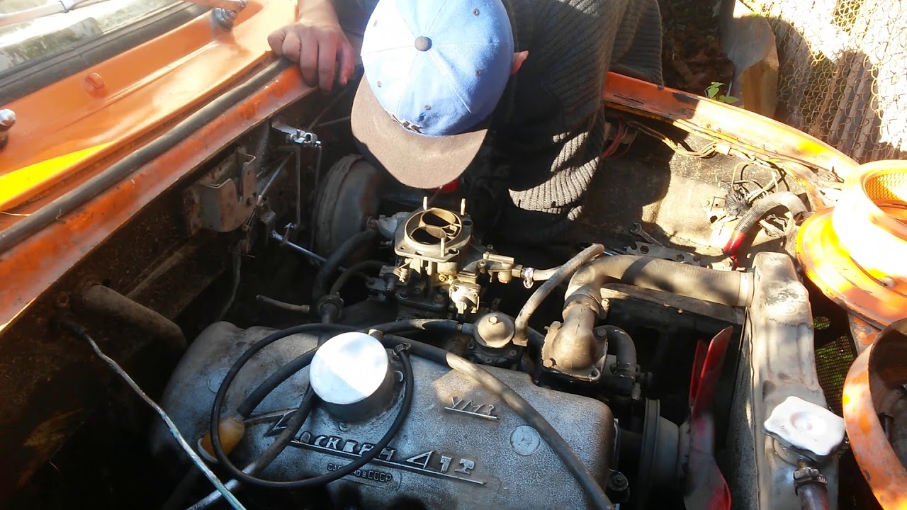 Москвич 412 снимает стартер ремонт ни убиваемой классики - YouTube
