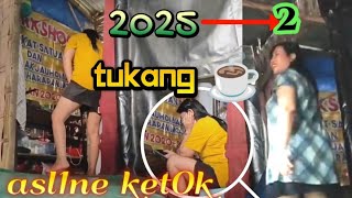 Coffee Shop Seller Becomes 2 I Long Queue Before Crossing Stopping for Coffee at Warkop.