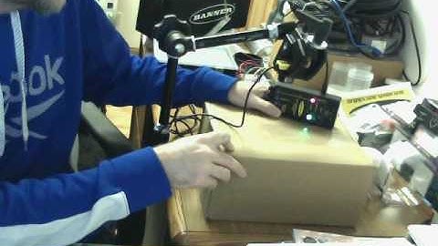 Banner Engineering QS30EDV Sensor for Detection of Clear Packing Tape on Shipping Box