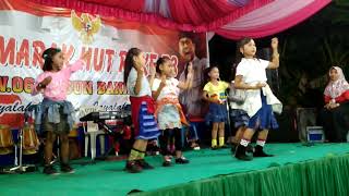 Tarian Ayo goyang dua jari yang diperagakan anak-anak Banjarsari