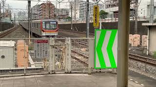 東京メトロ17000系　朝霞台　発車