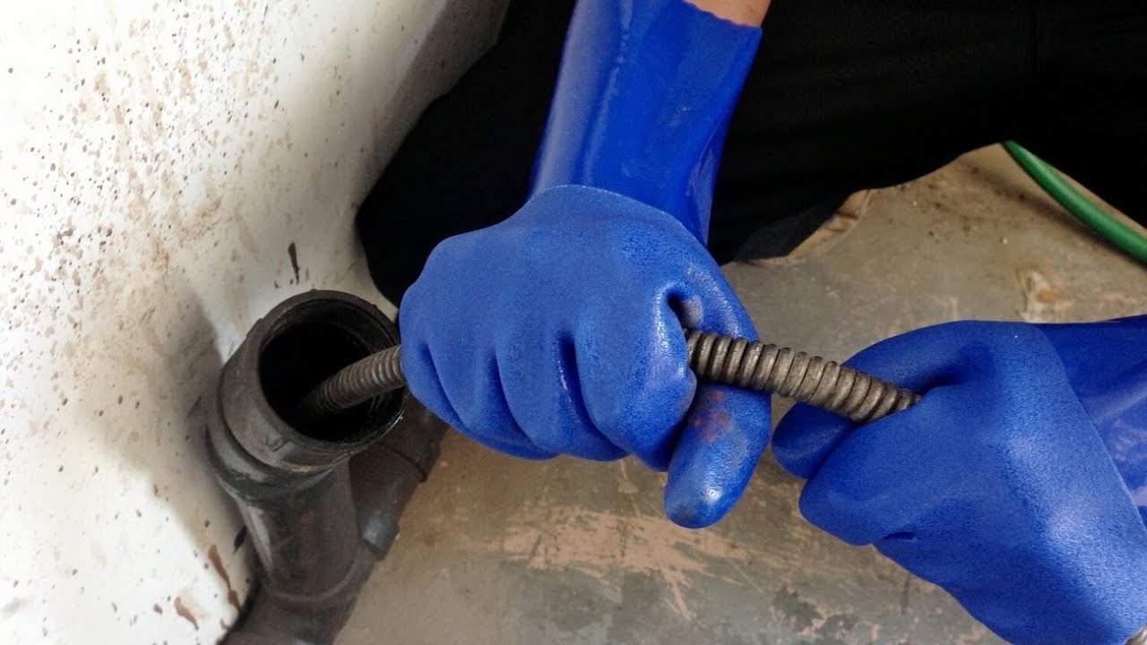 Прочистка канализации электромеханической машинкой (крот) 110Ф №1 - YouTube