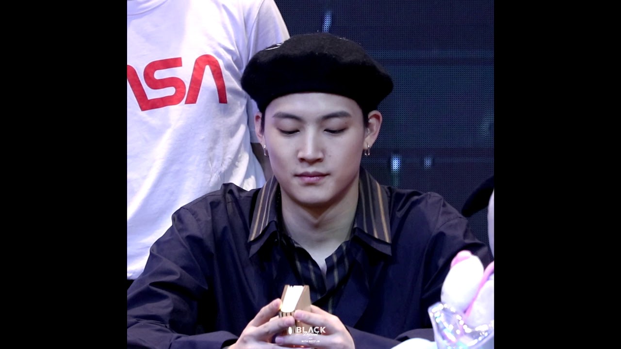 190622 여의도 신기한 북조명 아이템을 발견한 장꾸 (GOT7 JB)