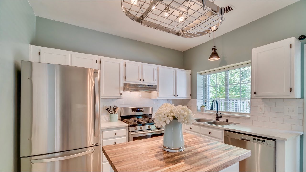 7106 Strawn Ct, Alexandria, VA 22306