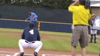 Barry Larkin throws ceremonial pitch at University of Michigan ceremony retiring his Michigan number