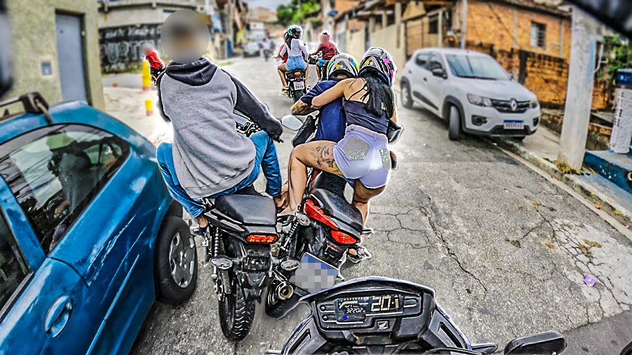 ROMUCAM PEGA EMOCIONADO NO PINOTE E VACILÃO VEM DE BRINDE.