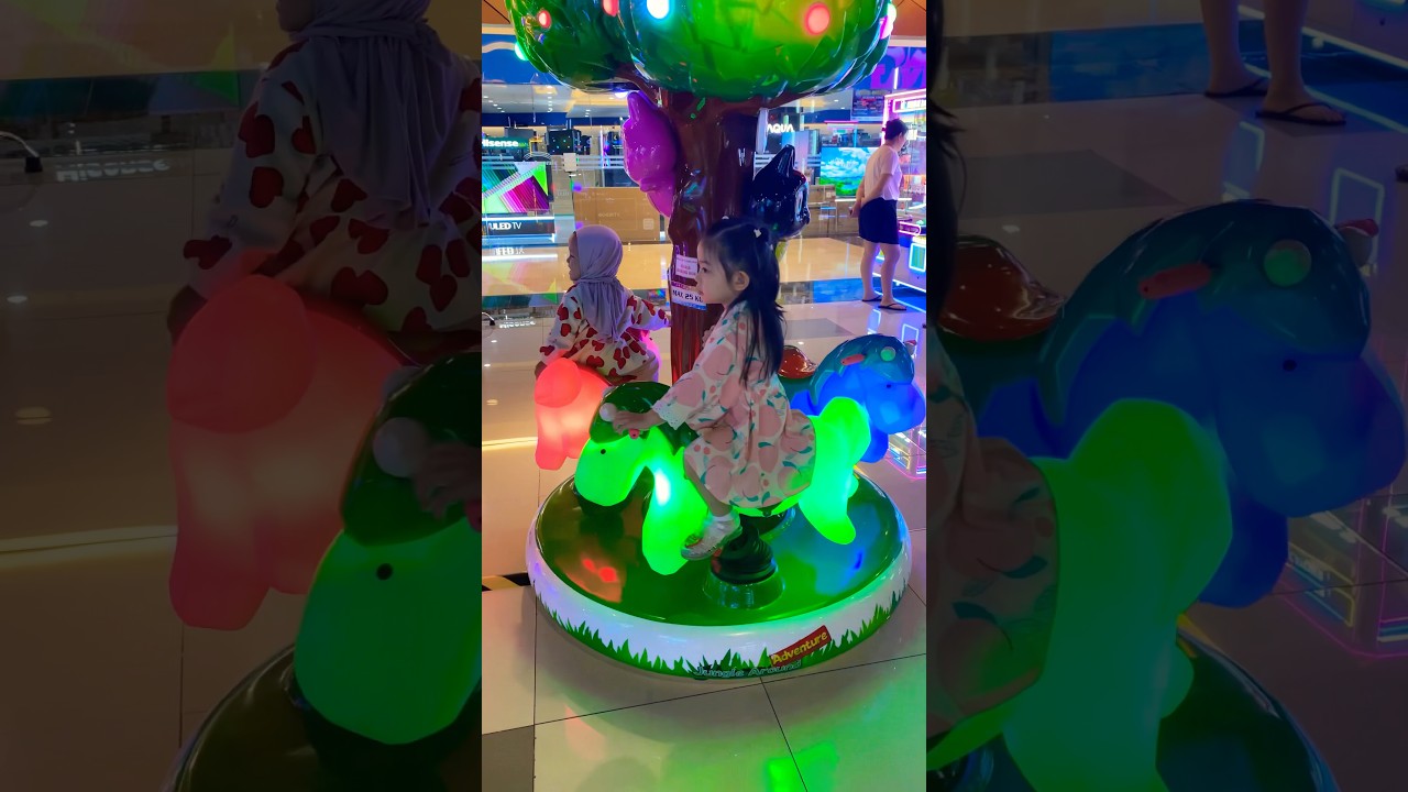 Kuda poni mini dan kucing ungu