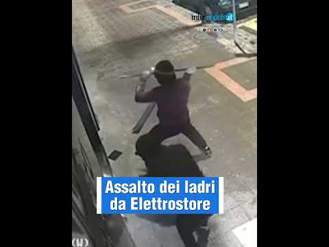 Video Ladri in azione a Napoli nel negozio Elettrostore
