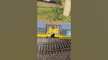 ScaleTrains HO Backpackers with 40’ Containers | Intermodal in Motion!