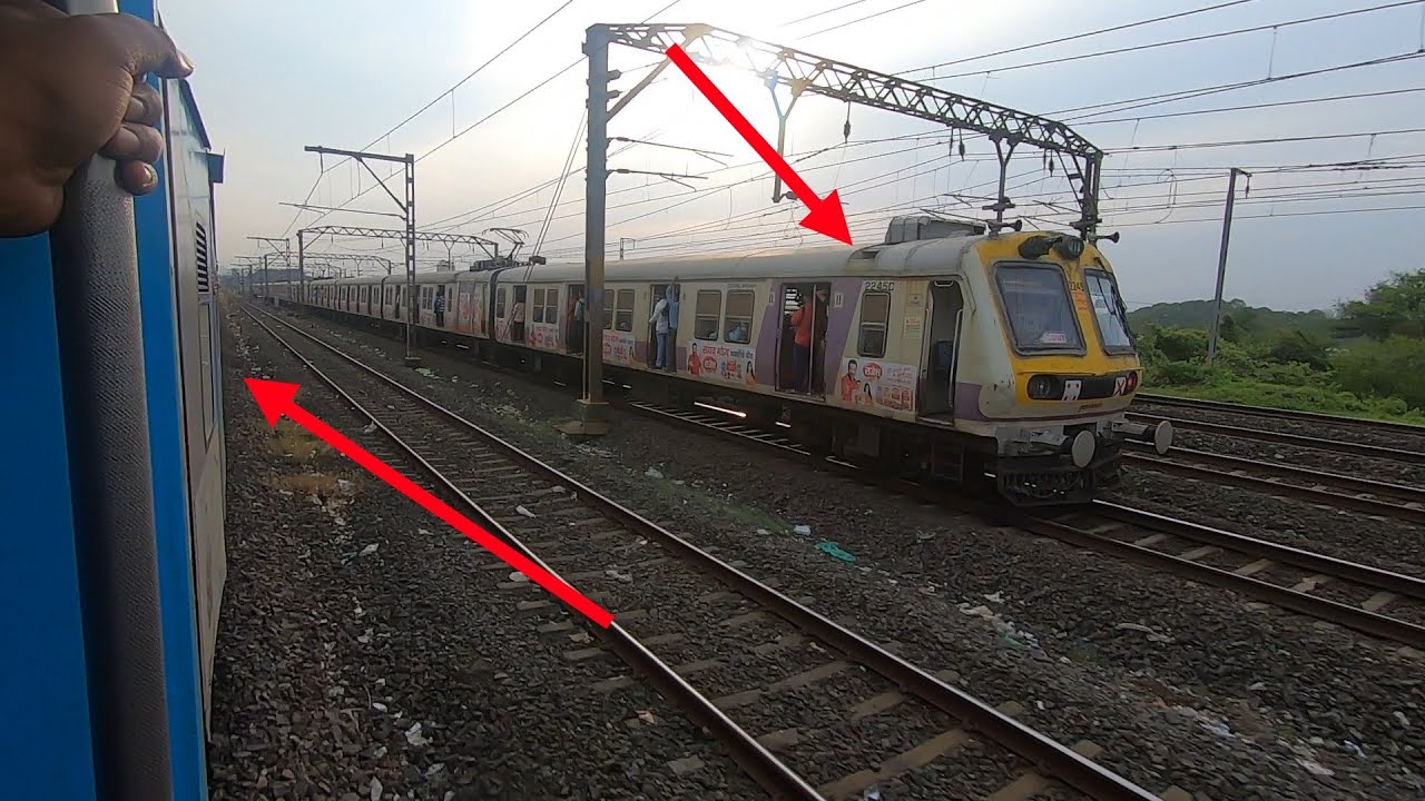 कल्याण जंक्शन से निकलते ही मुंबई लोकल और डेक्कन एक्सप्रेस के बीच लगी जबरदस्त रेस।।