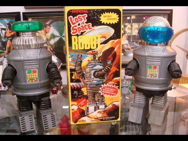 Vintage 1977 twisting body Lost in space robot, by AHI Hong Kong