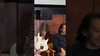 MOMEN RHOMA IRAMA DAPAT HADIAH GITAR DARI DEWA BUJANA#sonetagroup #rhomairam #dewa19 #dewabudjana