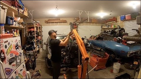 Pulling the 2JZ out of the IS300 Part 2 - The Engine is Out!!!