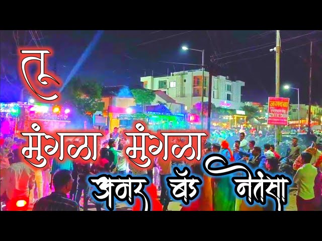 {artistName} द्वारा {trackName} संगीत वीडियो देखें