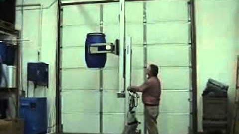 Lift-O-Flex:  19000 Series with Telescopic Mast Demonstration - Squeeze & Turn Drums