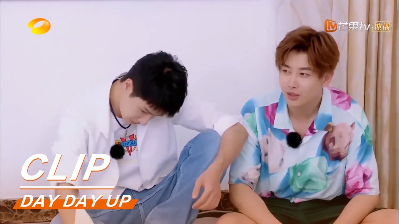 Captain Zhou paid special attention to YiBo in the corner.《天天向上》Day Day Up【MGTV English】