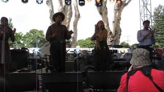 Carolina Chocolate Drops: &quot;Read &#39;Em John&quot; @ BottleRock Napa Valley, May 2013 (MVI0552)