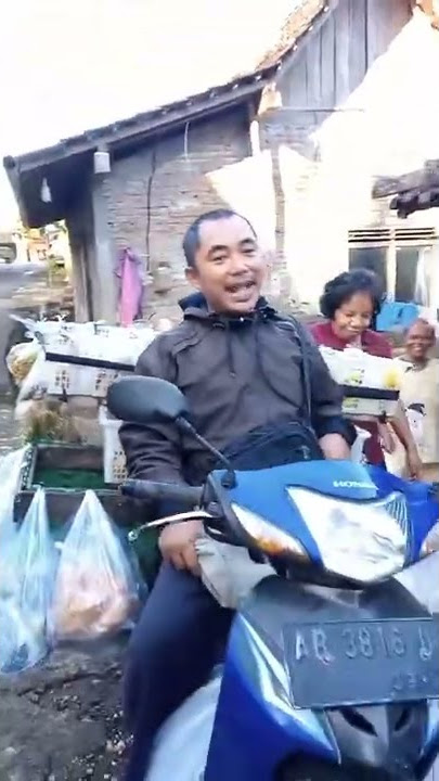 Heboh penjual sayur menawarkan dagangan nya menggunakan Bahasa Jawa yang halus