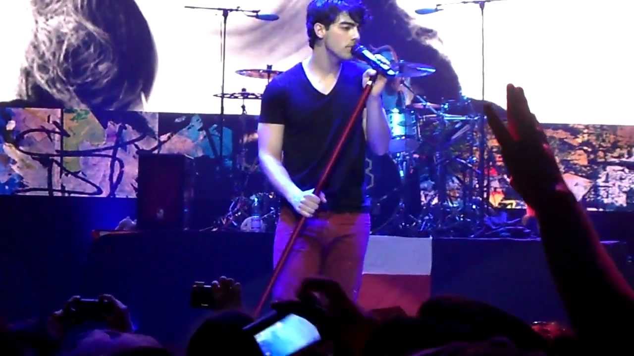Who I Am - Jonas Brothers (02.28.2013 - Santiago, Chile)