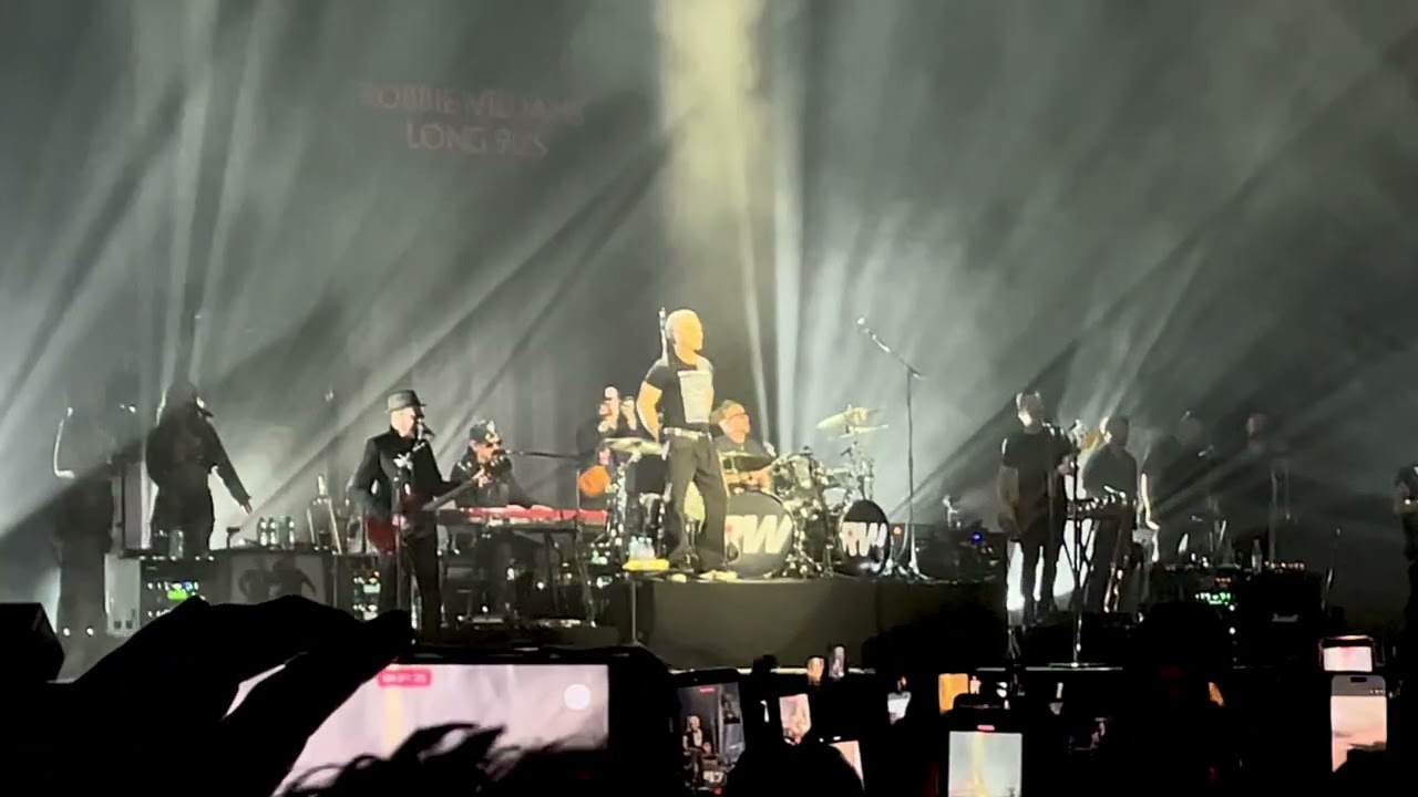 Robbie Williams - Angels - Live in Manchester