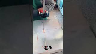 تقطيع اللحم بواسطة المنشار الكهربائي Cutting meat with an electric saw