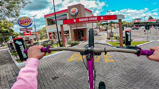 ENTREI NO DRIVE THRU NO GRAU DE BIKE (BIKE VLOG) screenshot 2