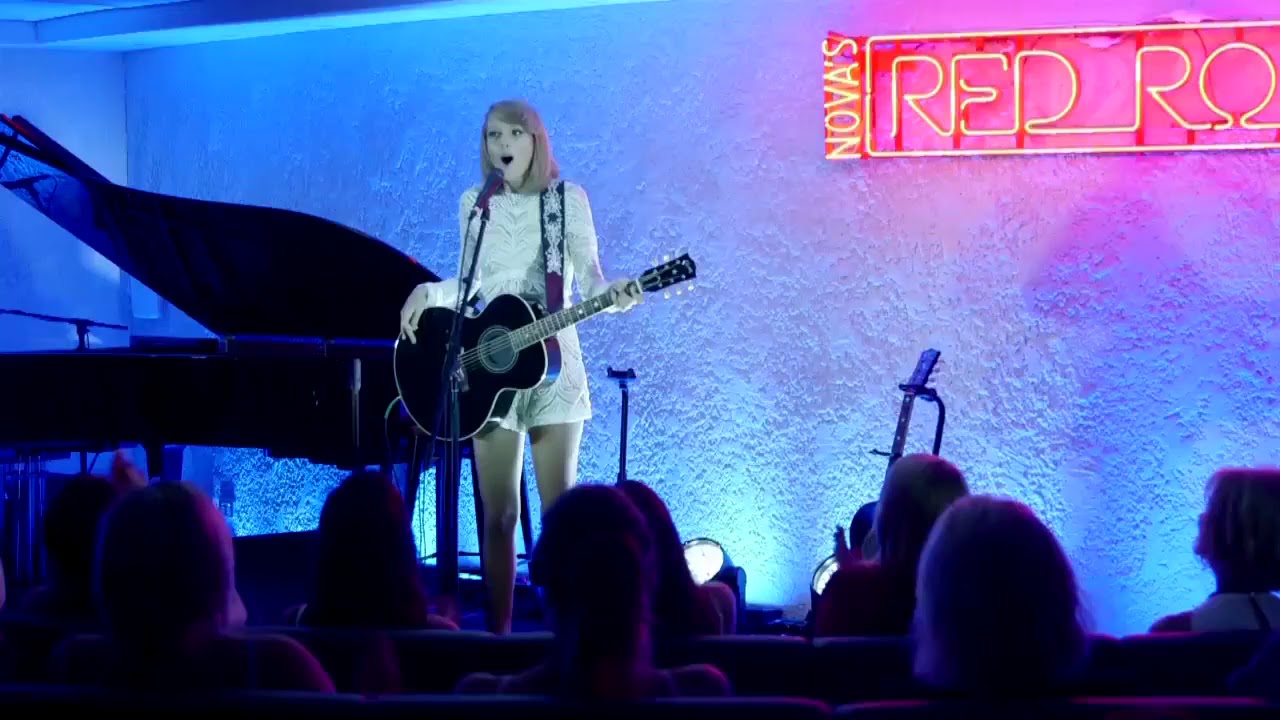 Taylor Swift — Shake It Off (Live at the Nova's Red Room 2015)