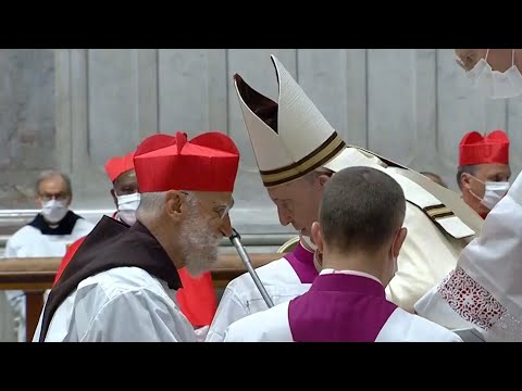 Vídeo: Onde os cardeais votam para papa?