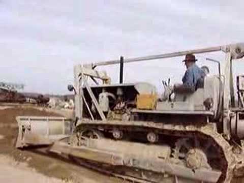 Caterpillar D8 8R (1943) working - YouTube
