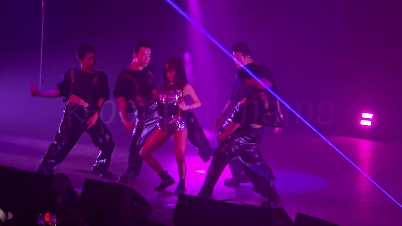 Snooze - Hwasa: Live Tour (Twits), North America, History, Toronto, CANADA, Apr 1/25