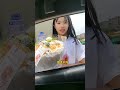 闺女叫我等她一会,没想到她用自己的零花钱给我买了一束鲜花,今天的浪漫是闺女给的#我家小棉袄正在渐渐长大 #懂事的孩子