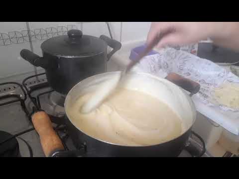 como fazer polenta com creme de leite e queijo .