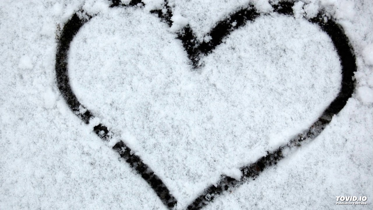 Зама сердце. Сердечко на снегу. Сон с сердечками. Сердечко из снега. Сердце нарисованное на снегу.
