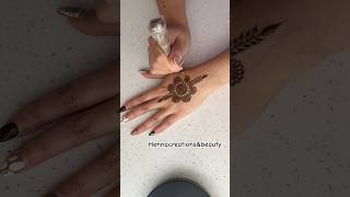 Clean, elegant &amp; timeless mehndi design| #mehndidesign #hennadesign #hennainspiration #hennastyle