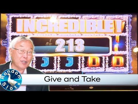 Moon Maidens Mona Slot Machine