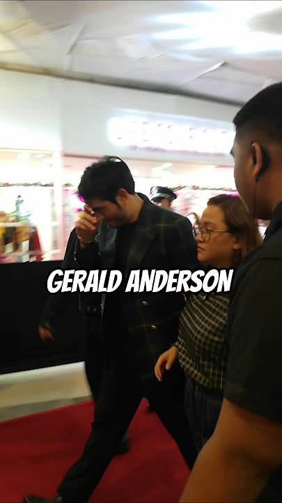 #GeraldAnderson Saw him in Trinoma. 😱my young fangirling heart felt happy, felt alive! #Kimerald