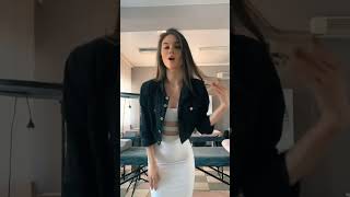 Download Lagu Techno Grooves: Mesmerizing Dance Performance by a Girl MP3 Download Lagu Techno Grooves: Mesmerizing Dance Performance by a Girl MP3