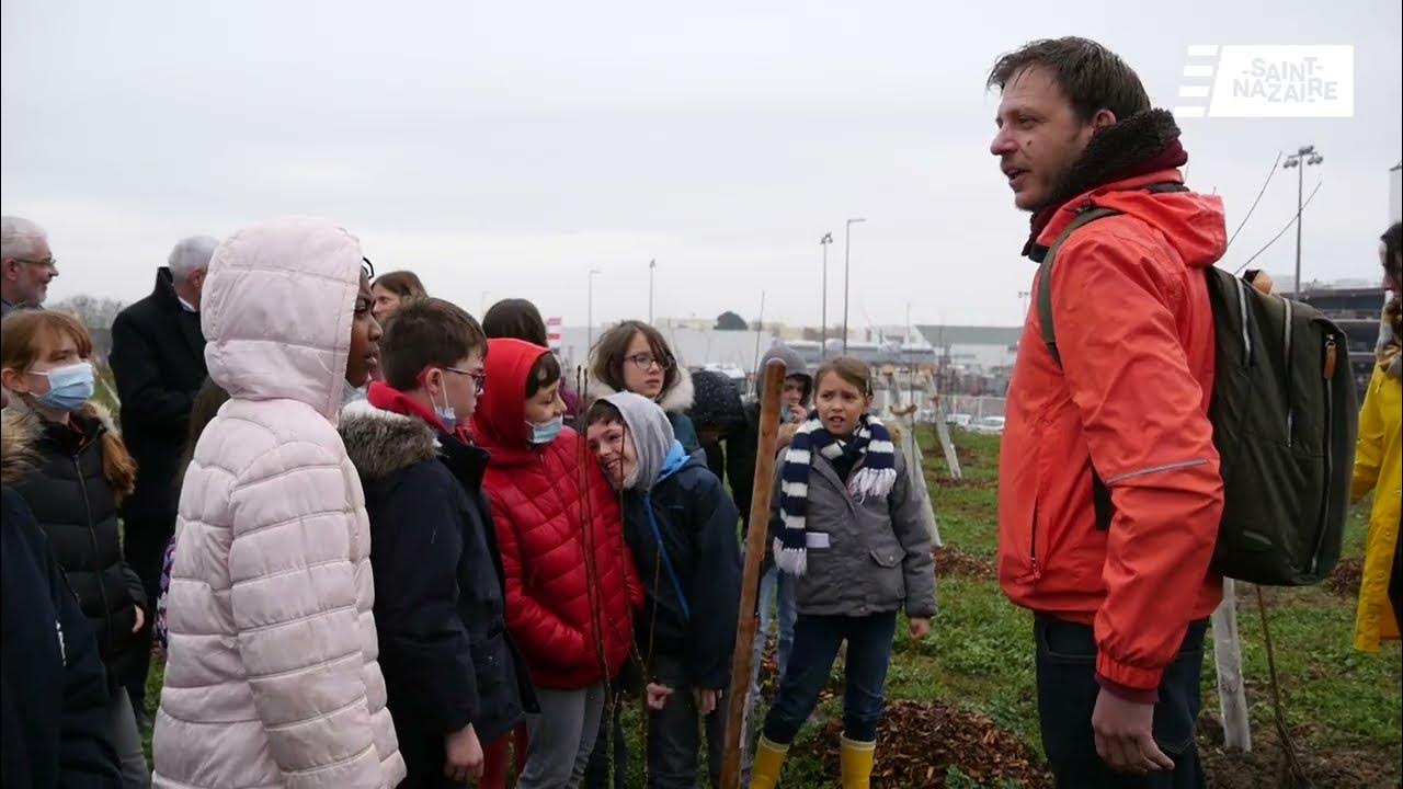 Parc de MéanPenhoët. Les scolaires plantent de nouveaux arbres YouTube