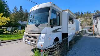 2008 Winnebago Sightseer 30 foot 2 slides.